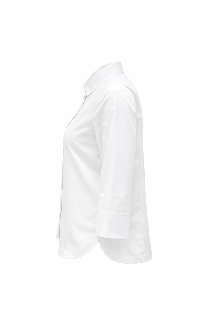 Hemdbluse The White Shirt in weiß. Diese klassische Hemdbluse mit Halbarm überzeugt durch ihre zeitlose Ausstrahlung. Die durchgehende Knopfleiste und der Hamdkragen unterstreicht den stilvollen Charakter und macht sie zu einem vielseitigen Begleiter.