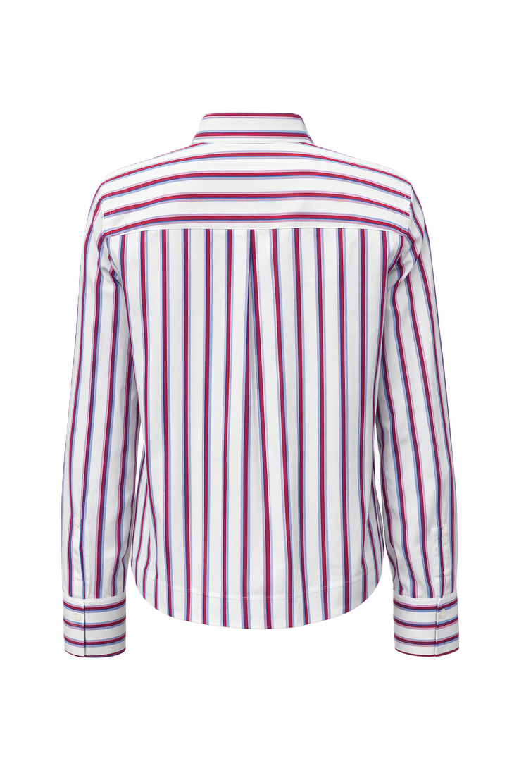 Hemdbluse The White Shirt in rot und weiß. Dieses klassische Langarm-Hemd hat einen Hemdkragen und eine aufgesetzte Brusttasche. Die Rückenfalte verleiht dem Modell eine lässige Note, während die durchgehende Knopfleiste und die Einknopf-Manschetten das Design stilvoll abrunden.