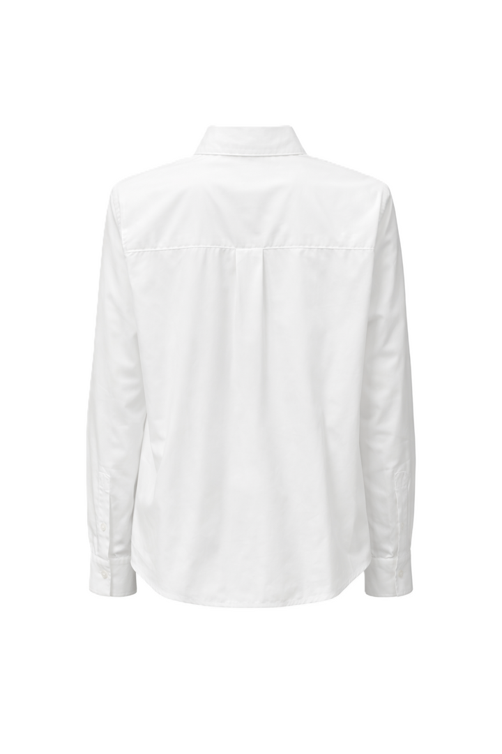 Hemdbluse The White Shirt in weiß. Diese schlichte Hemdbluse überzeugt mit zeitloser Eleganz. Der Hemdkragen und die durchgehende Knopfleiste unterstreichen den klassischen Charakter, während der Langarm und die größengerechte Passform für einen angenehmen Sitz sorgen.