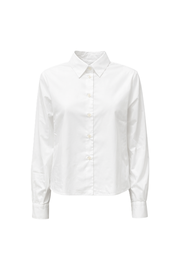 Hemdbluse The White Shirt in weiß. Diese schlichte Hemdbluse überzeugt mit zeitloser Eleganz. Der Hemdkragen und die durchgehende Knopfleiste unterstreichen den klassischen Charakter, während der Langarm und die größengerechte Passform für einen angenehmen Sitz sorgen.
