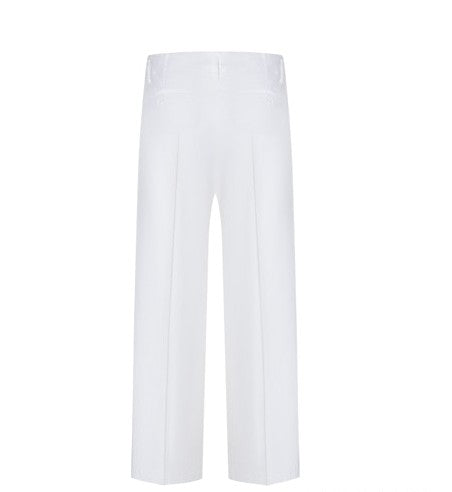 Hose Cambio Addison cropped in weiß. Schöne sommerliche Hose aus einer Baumwoll-Leinenmischung in weiß. Die Hose hat ein gerades weites Bein. Sie hat eine Knopf und einen Zip zum Verschließen. Sie ist verkürzt geschnitten.