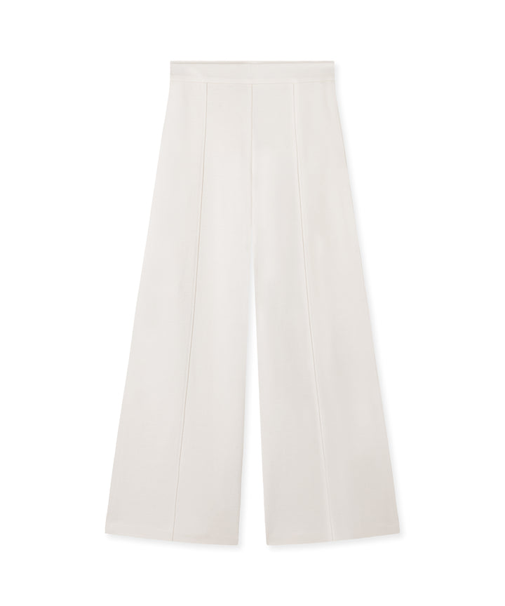 Hose Cambio Amber in 030 Winter White/Ecru. Lange Hose mit weitem Bein und Ziernaht auf der Vorderseite. Seitliche Eingriffstaschen und bequemer Gummibund. Stecktaschen auf der Rückseite.