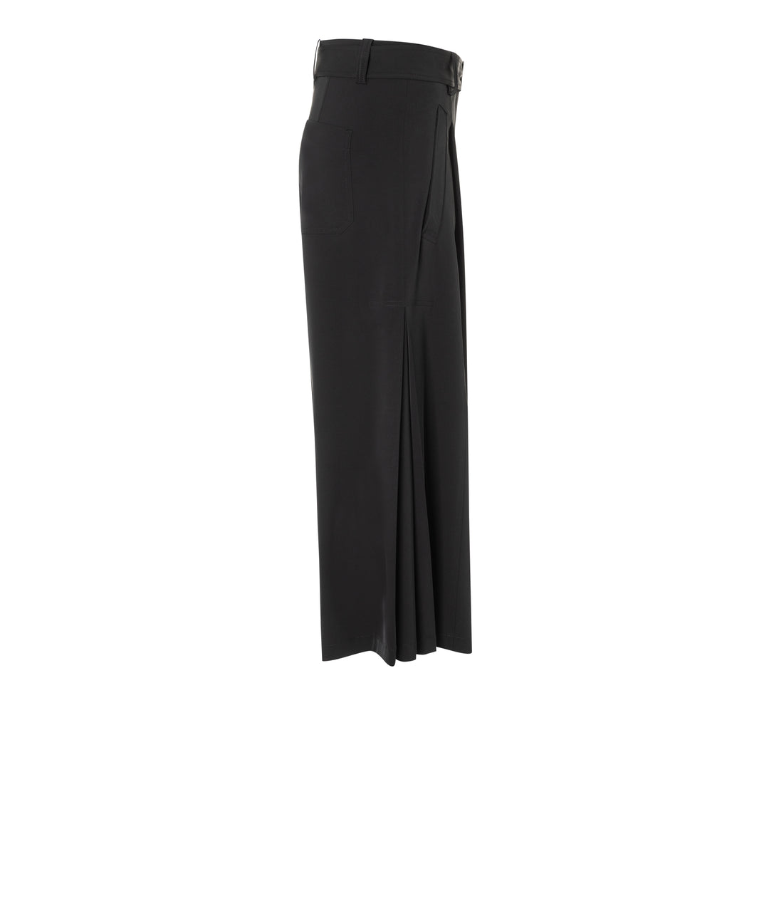 Hose Cambio Celeste. Lässig fallende Hose in schwarz. Die Hose ist verkürzt und hat einen leicht fallenden Stoff. Sie hat einen Gürtel und seitliche Einschubtaschen. Die Hose hat ein weit fallendes und weites Bein.