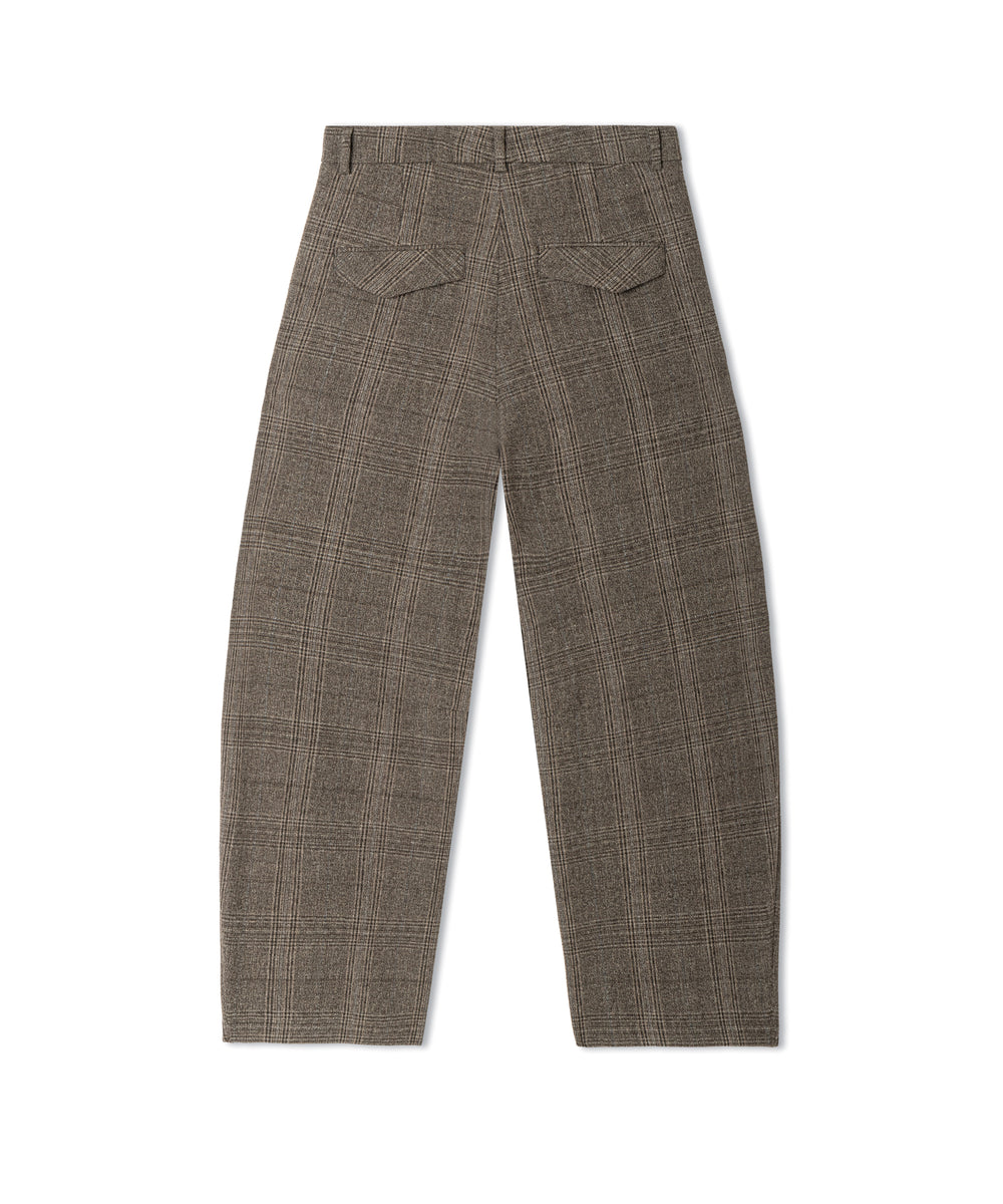 Hose Cambio Edita in braun. Coole Karohose von Cambio. Die Hose ist in sich braun gemustert und hat ein verkürztes Bein. Die Hose ist leicht ballonförmig geschnitten und hat seitliche Eingriffstaschen. Man kann sie mit einem Knopf und einem Reißverschluss verschließen. Die Hose hat Gürtelschlaufen.