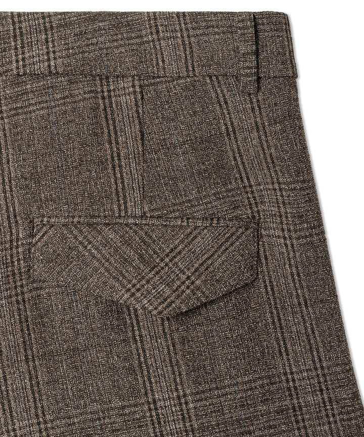 Hose Cambio Edita in braun. Coole Karohose von Cambio. Die Hose ist in sich braun gemustert und hat ein verkürztes Bein. Die Hose ist leicht ballonförmig geschnitten und hat seitliche Eingriffstaschen. Man kann sie mit einem Knopf und einem Reißverschluss verschließen. Die Hose hat Gürtelschlaufen.