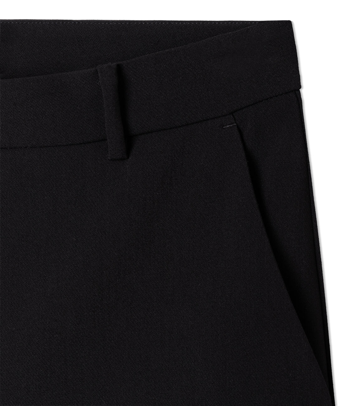 Hose Cambio Edita. Lange leicht o-förmig geschnittene Hose in schwarz. Die Hose hat eine schöne Qualität und kann perfekt auch an kühleren Tagen getragen werden. Die Hose ist lang geschnitten und hat Taschen. 