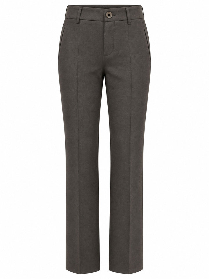 Hose Cambio Farah in anthra grau. Bootcut-Hose mit geradem, verkürztem Bein und normaler Leibhöhe. Gürtelschlaufen, seitliche Einstecktaschen und Biese auf der Vorderseite. Ton-in-Ton-Ziernaht an den äußeren Seiten. Leicht elastisches Material.
