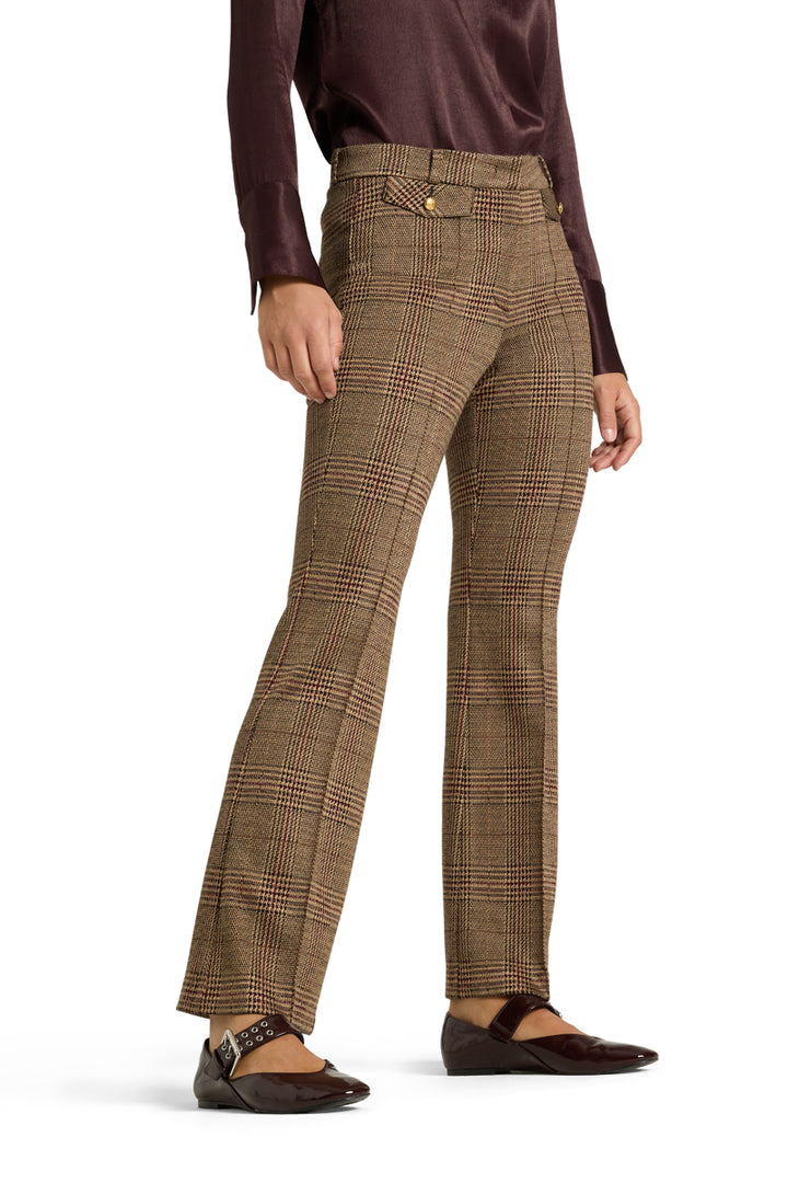 Hose Cambio Fleur cropped kariert caramello . Diese Hose ist der perfekte Begleiter für den Winter, da sie alle wichtigen Farben im Stoff vereint. Sie ist leicht verkürzt geschnitten und hat einen Gummibund. Zwei aufgesetzte kleine Taschen mit Goldknopf runden das Design ab. Auf der Rückseite befinden sich Stecktaschen. 