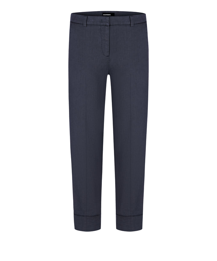 Hose von Cambio Krystal in dunkelblau. Zip und Riegel in schmaler Form und Aufschlag. Schöne leichte Sommerware. 