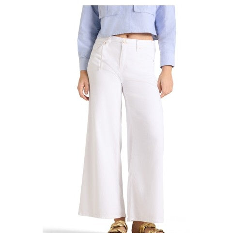 Hose Cambio Palazzo cropped in freh white weiß. Super schöne Hose in weiß mit geradem verkürzten Bein. Die Hose hat einen extra Gürtel mit kleiner Goldschnalle. Sie hat Taschen und Gürtelschlaufen.