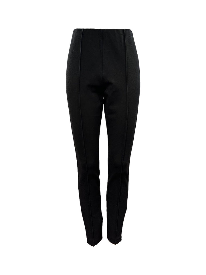 Hose Copenhagen Studios in schwarz und schmaler Silhouette mit Gummibund und Biesen 