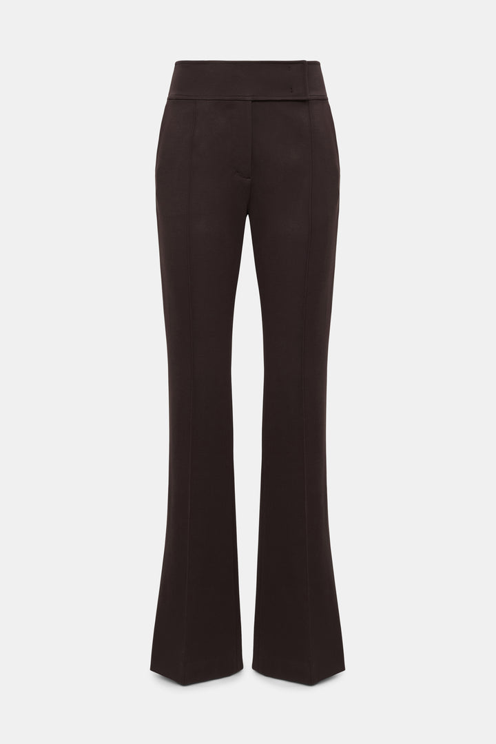 Hose Emotional Essence pants in dark chocolate braun von Dorothee Schumacher. Die Hose ist lang geschnitten, mit Kick und Biese und Gürtelschlaufen. 