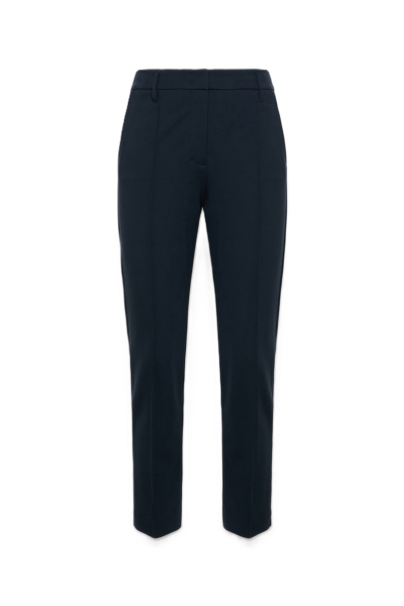 Hose Dorothee Schumacher Emotional Essence Pants in dark navy. Hose aus softem Punto Milano mit klassischer Zigaretten-Silhouette. Mittlere bis hohe Leibhöhe, figurnaher Schnitt an Hüfte und Taille. Verkürztes Bein mit Bügelfalte. Leistentaschen auf der Rückseite.