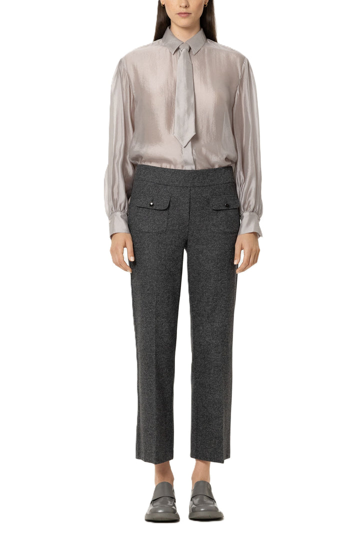 Graue Hose von Luisa Cerano aus Punto Milano mit Babyflare-Silhouette, aufgesetzten Taschen, Stretchbund und verkürztem Schnitt.