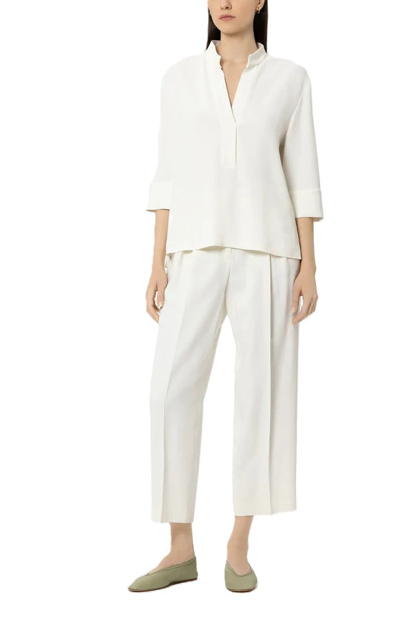 Hose Luisa Cerano in off white mit Taschen. Die Hose ist leicht verkürzt und einen Bund mit Gürtelschlaufen. Es gibt auch die passende Bluse dazu. 