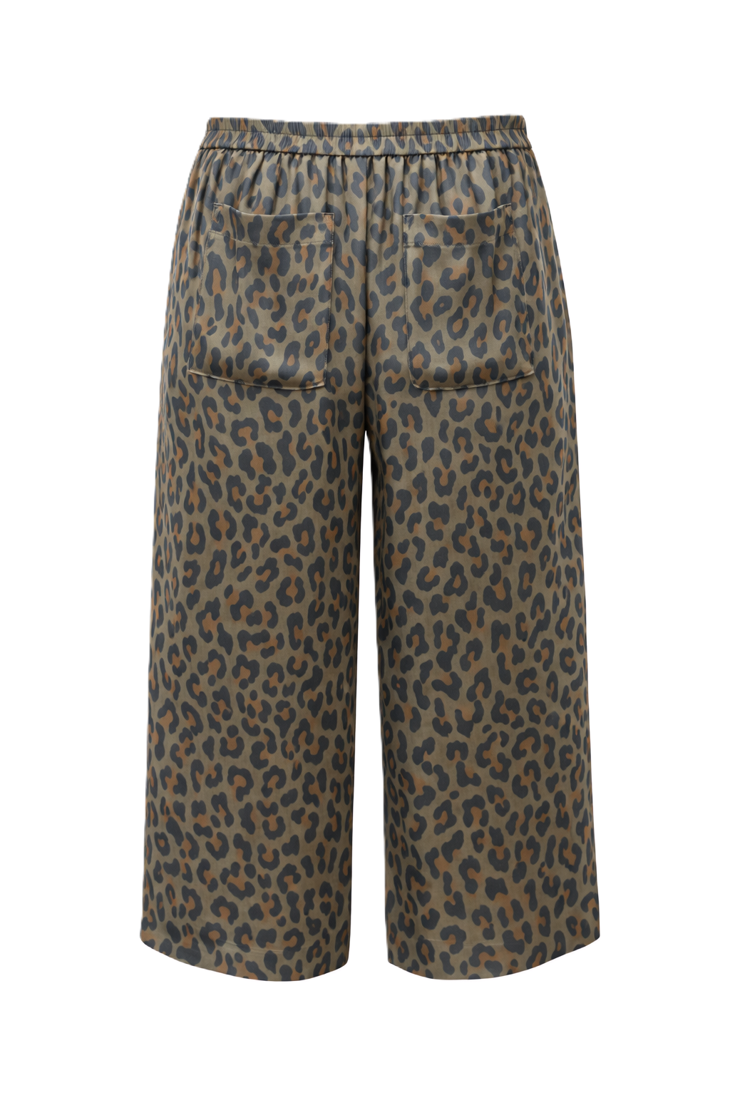 Hose von Narli. Diese coole Seidenhose ist lässig und weit geschnitten. Sie hat einen Gummibund und Taschen. Das Bein ist weit und leicht verkürzt. Leodruck mit Knopf.