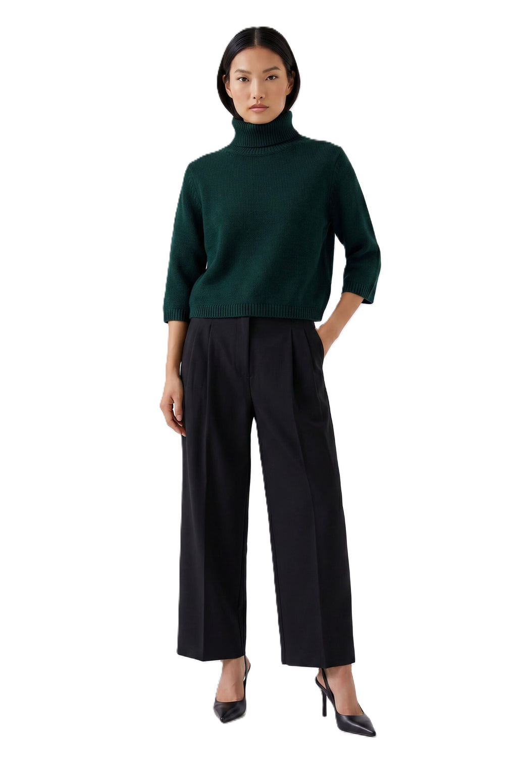 Hose Oui in Schwarz. Elastischer Webstoff mit Tapered Fit und stark verkürzter Länge. Tieferer Schritt und Bundfalten. Bügelfalten vorne und hinten. Gürtelschlaufen, Haken- und Reißverschluss sowie seitliche Eingriffstaschen.