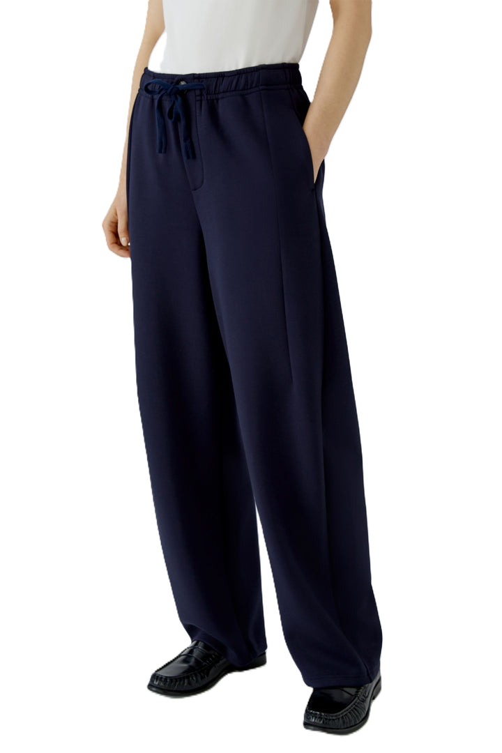 Dunkelblaue Hose von Oui im Barrel Fit aus weicher Scuba-Qualität mit Gummibund und verkürztem Schnitt.