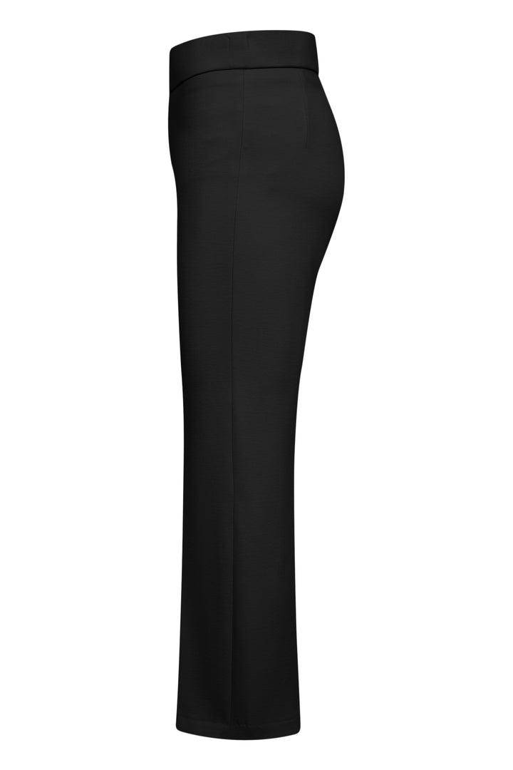 Hose Seductive Nanette in schwarz. Pull-on Style mit Gummizug. Die Hose hat eine mittlere Leibhöhe und ein verkürztes Bein mit leichtem Kick. Sie besteht aus einer weichen Jerseyqualität und trägt sich sehr angenehm.