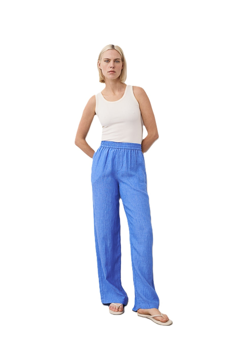 Leinenhose 0039 Italy Tamina in blau. Schöne sommerliche Hose mit Gummibund und Einstecktaschen. Die Hose hat ein gerades und langes Bein und ist perfekt geeignet für die wärmeren Tage. Die Leibhöhe ist erhöht