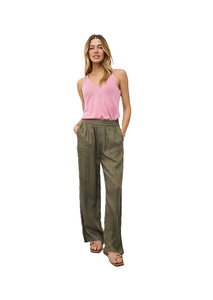 Leinenhose 0039 Italy Tamina in kaki. Schöne sommerliche Hose mit Gummibund und Einstecktaschen. Die Hose hat ein gerades und langes Bein und ist perfekt geeignet für die wärmeren Tage. Die Leibhöhe ist erhöht