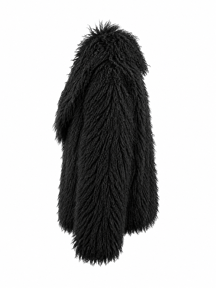 Die Jacke Giacca Tonda von Betta Corradi aus Langhaar-Kunstfell mit Oversized-Silhouette und großem Reverskragen in Schwarz.