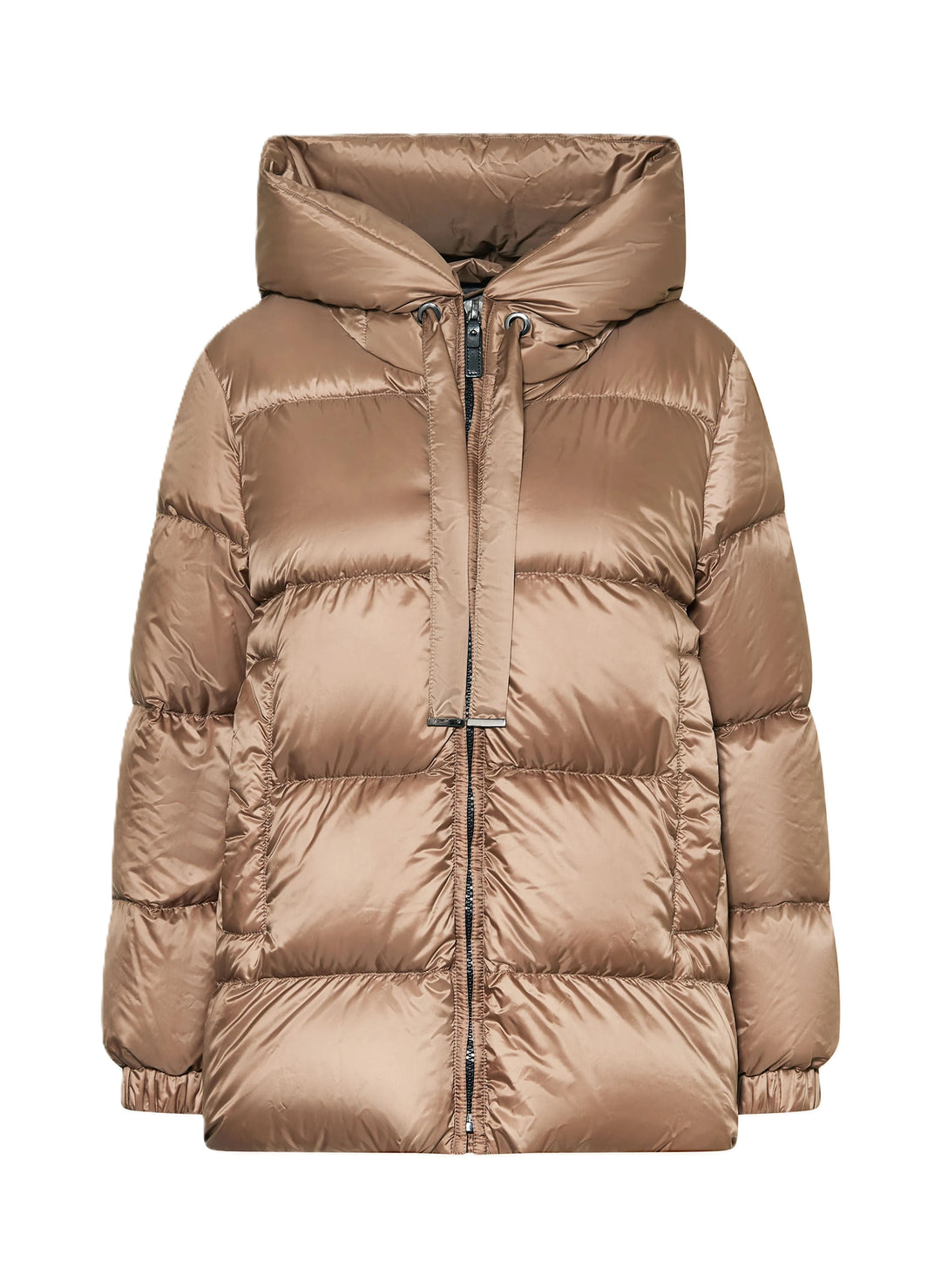 Jacke S Max Mara Seia Daune. Federleichte Jacke in gold mit Kapuzenkragen. Diese hat einen Tunnelzug. Die Jacke hat einen unterlegten Zip und einen geraden Schnitt. Sie hat Leistentaschen und elastische Bündchen an den Ärmeln. Ebenfalls einen Riegel mit Druckknopf an den Ärmelenden. Die Optik ist glänzend. 