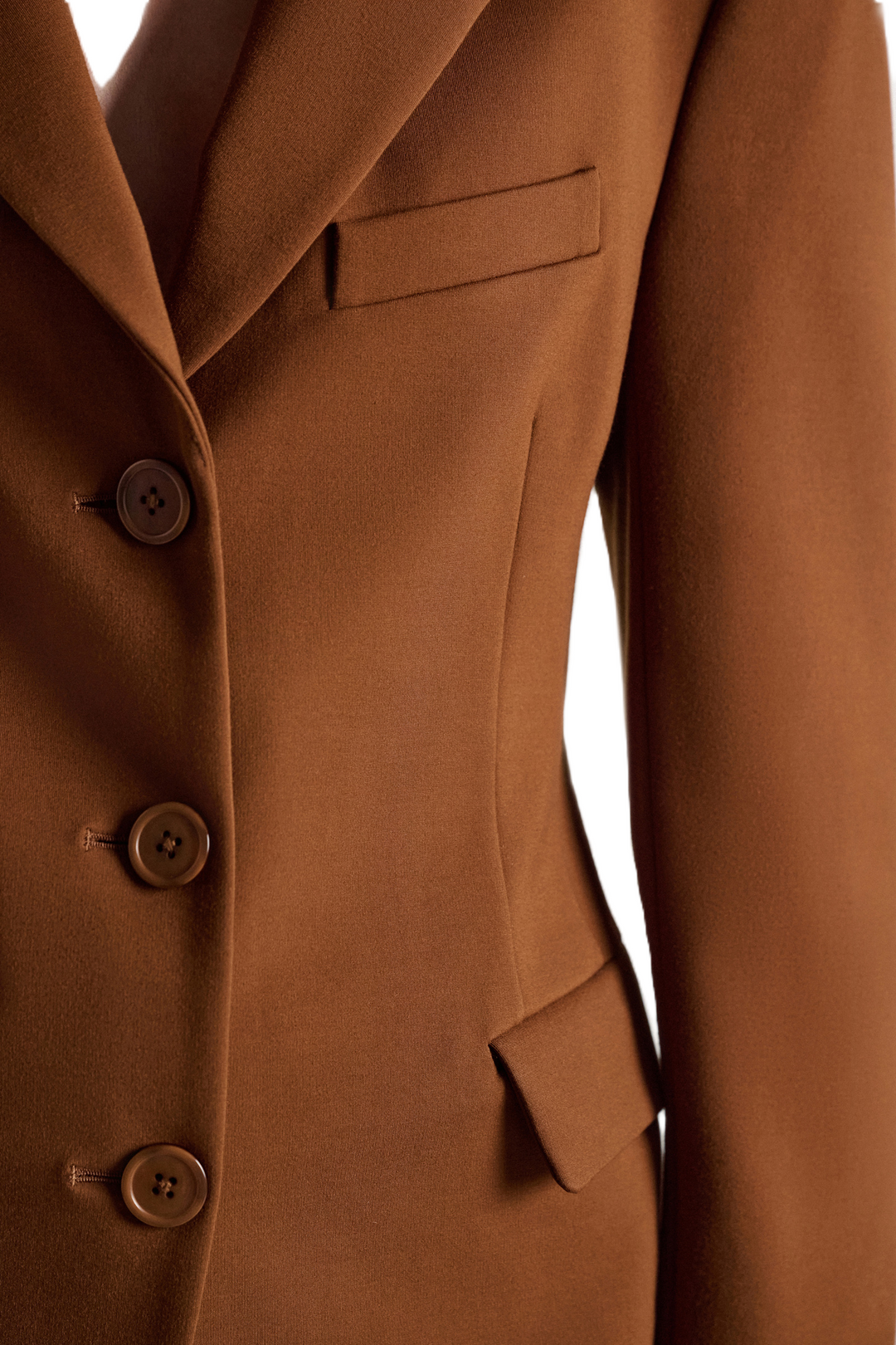 Brauner Blazer von Dorothee Schumacher aus Punto Milano mit figurbetonter Passform und Reverskragen.