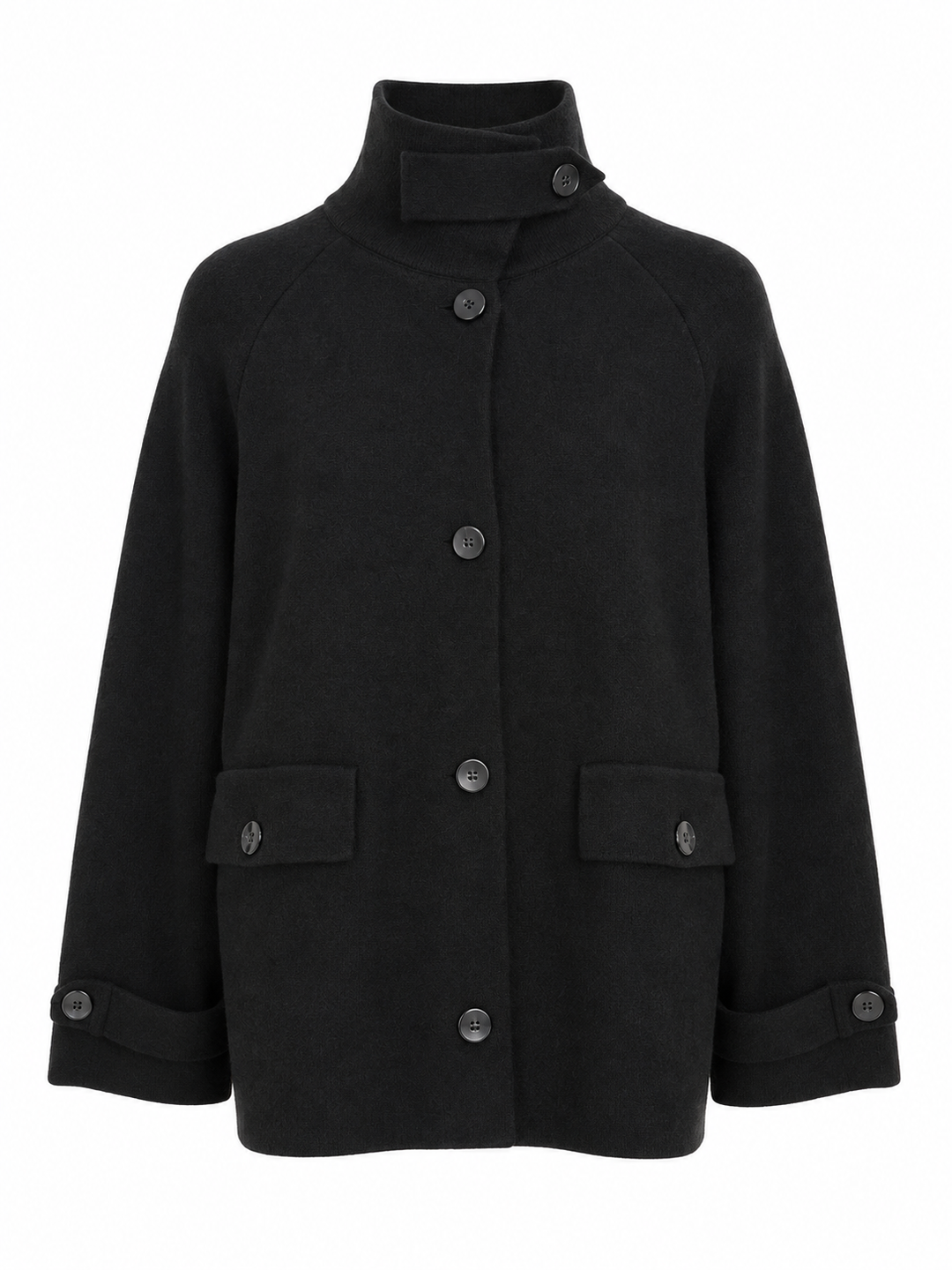Schwarze Jacke von Handmade mit Stehkragen, weiten Ärmeln, Knopfleiste und aufgesetzten Pattentaschen.