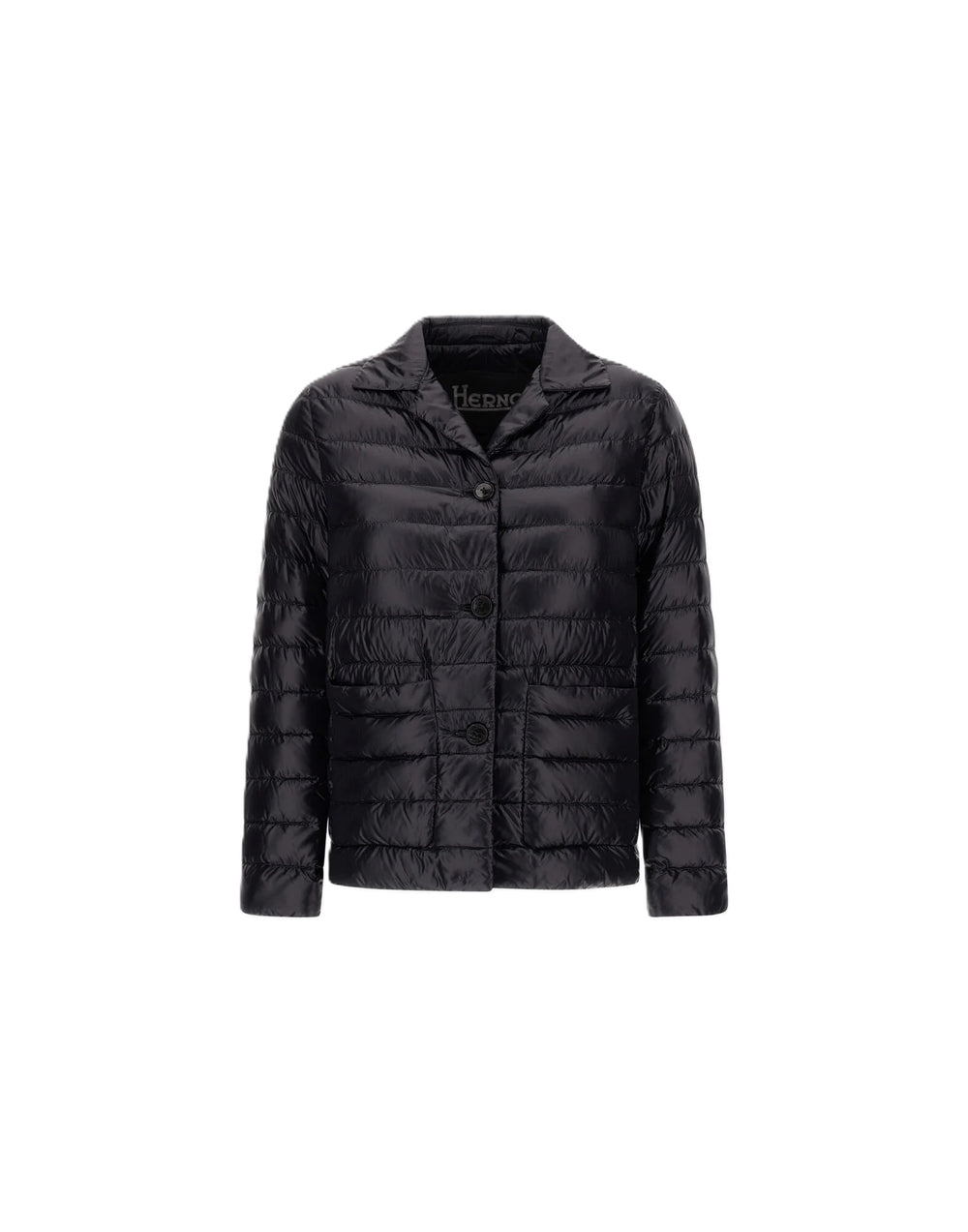 Daunenjacke Herno in schwarz. Leichtdaunenjacke gefertigt aus dem ikonischen Nylon Ultralight. Wasserfestigkeit in Kombination mit einer besonders feinen, seidenähnlichen Haptik. Die Jacke hat einen Kragen, Knöpfe und aufgesetzte Taschen. An der Seite befinden sich zwei Schlitze. 