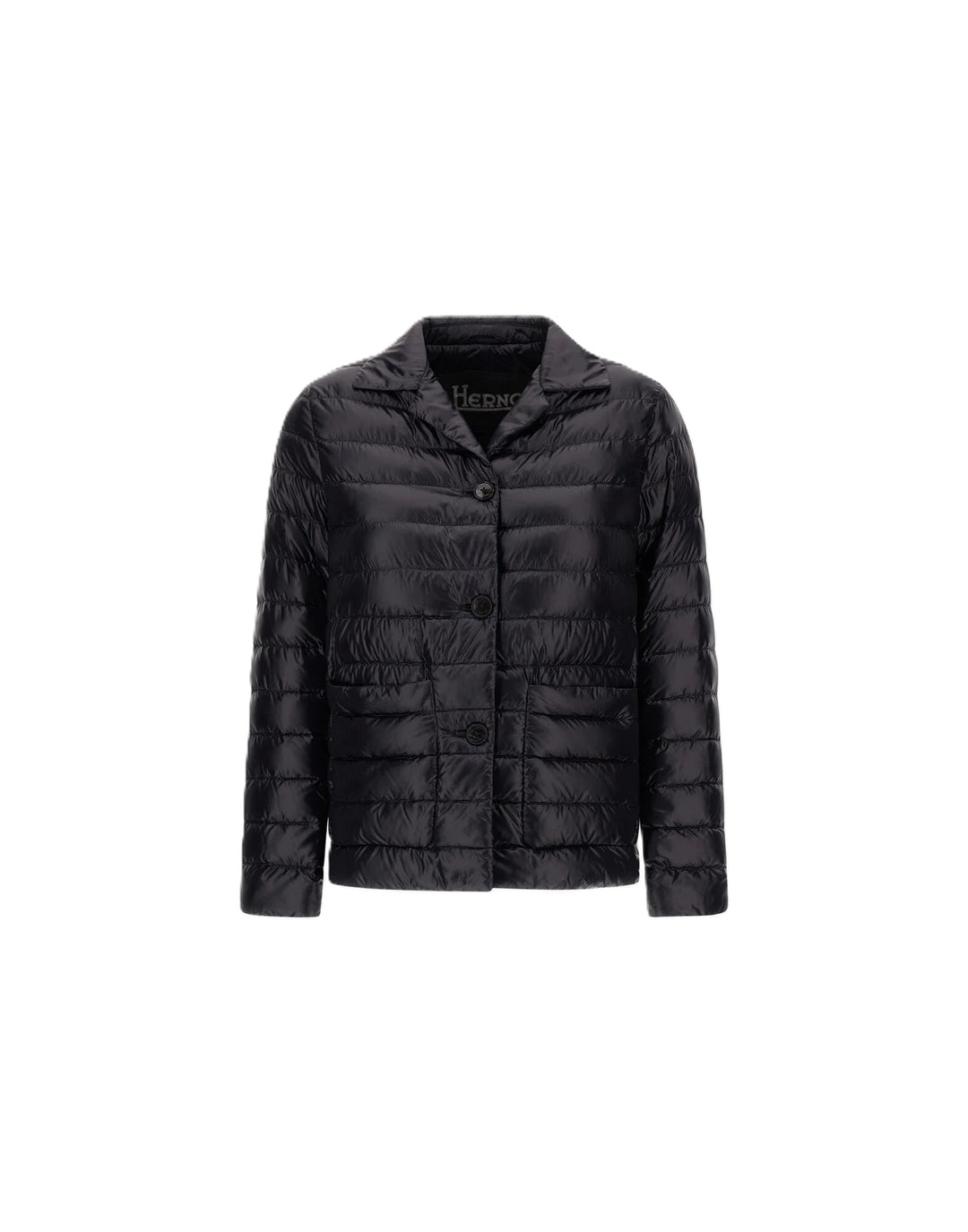 Daunenjacke Herno in schwarz. Leichtdaunenjacke gefertigt aus dem ikonischen Nylon Ultralight. Wasserfestigkeit in Kombination mit einer besonders feinen, seidenähnlichen Haptik. Die Jacke hat einen Kragen, Knöpfe und aufgesetzte Taschen. An der Seite befinden sich zwei Schlitze. 