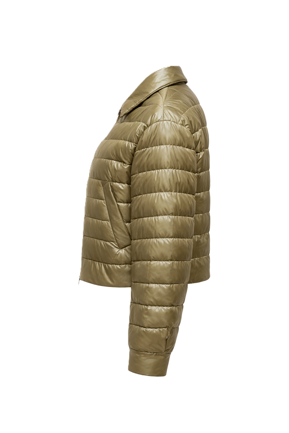 Jacke von Herno in kaki aus einer Leictdaune gefertigt. Die Jacke ist federleicht und hat einen Kragen und Zip. Man kann sie seitlich mit zwei Knöpfen größer oder kleiner stellen. Sie ist leict ausgestellt und kürzer geschnitten. 