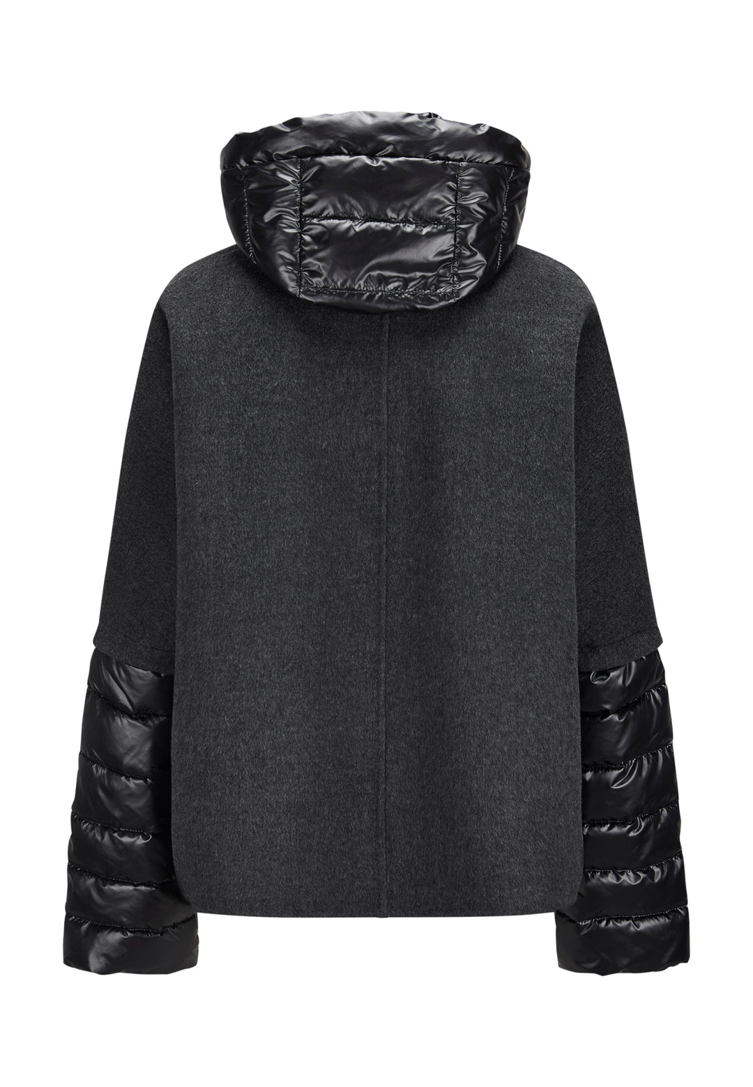 Jacke Milestone MSAzalea in anthrazit. Schöne Jacke mit zweierlei Stoffmix. Die Jacke besteht aus Wolle Doubleface und Stepp. Sie hat eine leichte A-Form und einen dekorativen Stehkragen aus Strick. Die Jacke hat eine abnehmbare Kapuze aus Nylon mit Tunnelzug. Die Ärmel sind aus Nylon gesteppt. Sie hat einen Metall-Reißverschluss in der vorderen Mitte und Eingriffstaschen.