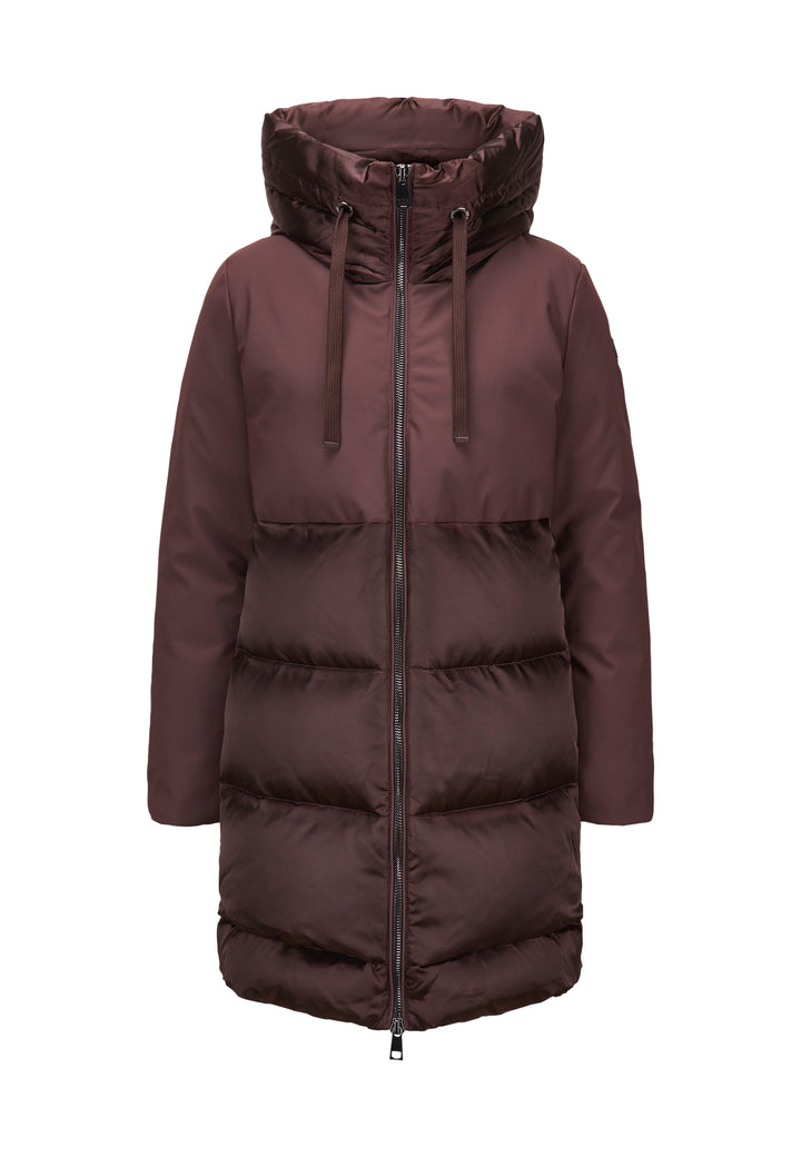 Rotbraune Winterjacke MSFabienne von MILESTONE mit Daunen-Feder-Füllung, Kapuze, hoher Taille und Materialmix aus glänzendem Satin und mattem Funktionsstoff.