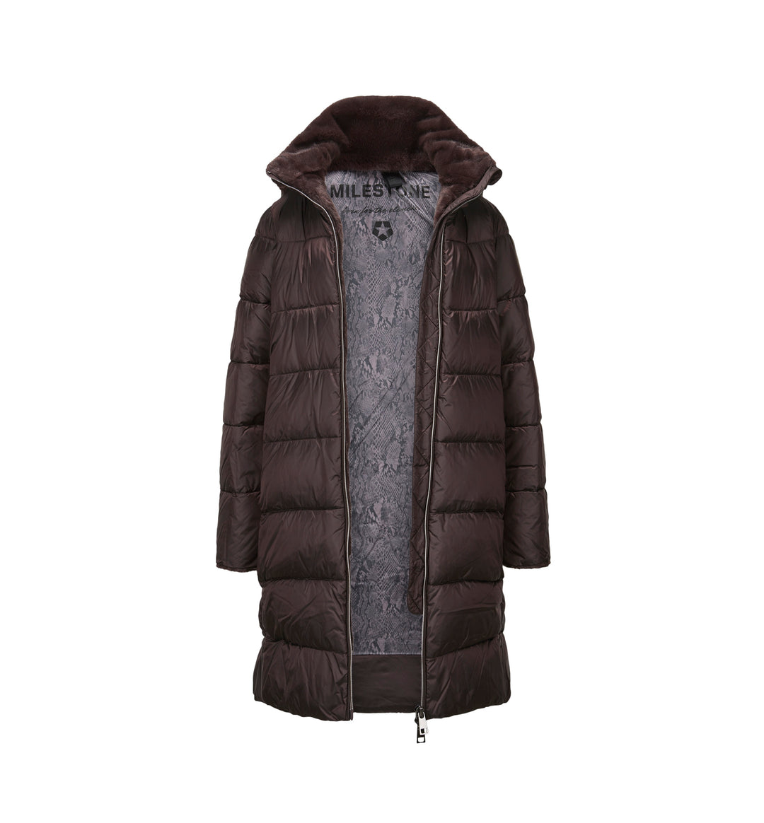 Jacke MILESTONE MSLouise in Mink mit leicht ausgestellter A-Linie, abnehmbarer Kapuze und kuscheligem Kunstfell im Kragen- und Kapuzenbereich, an der vorderen Kante und am Ärmelsaum. Der metallisierte Zwei-Wege-Reißverschluss und seitliche Reißverschlusstaschen ergänzen das winterliche Design.