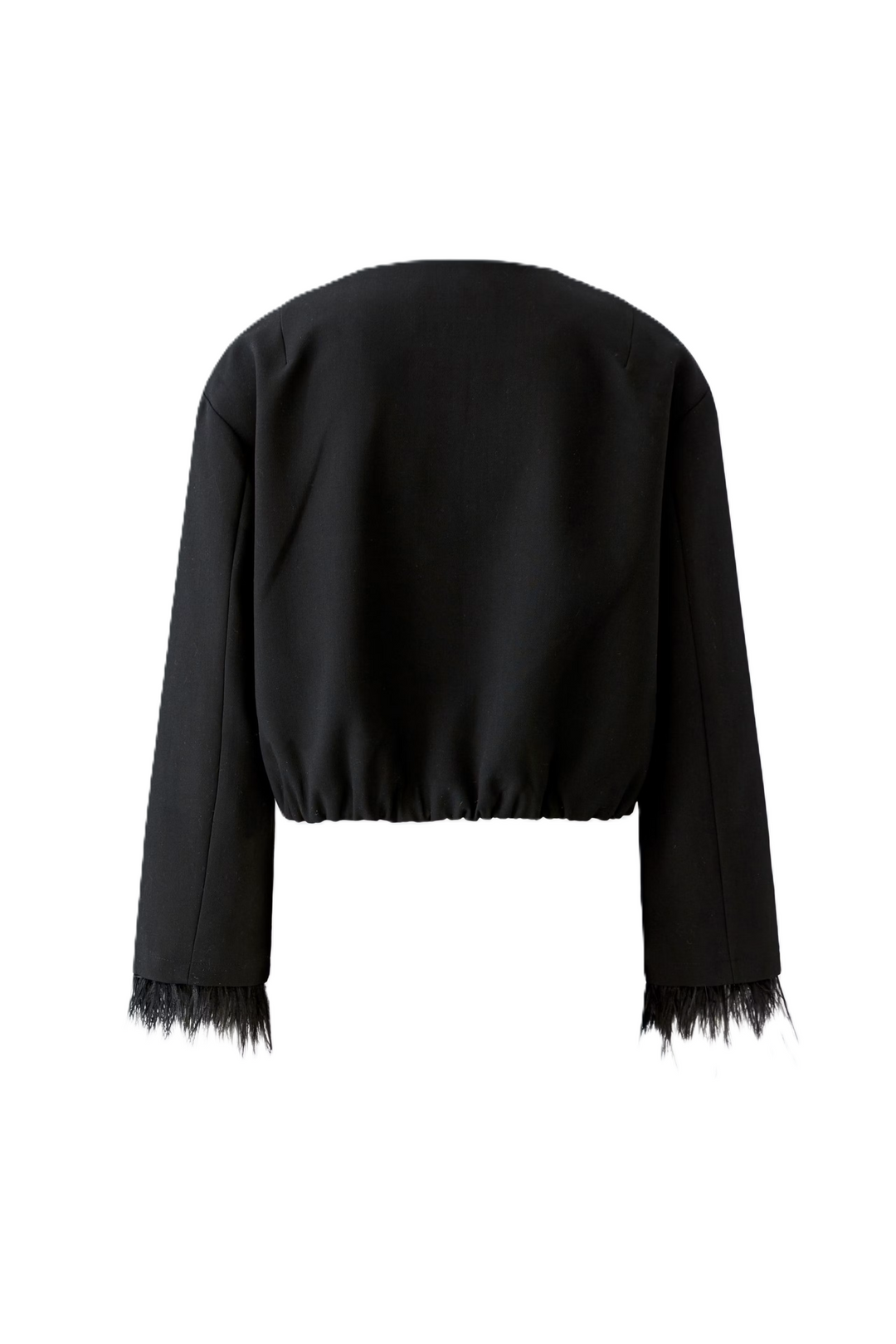 Jacke Oui in Schwarz. Kurzer Balloon Fit mit voluminöser O-Shape-Silhouette. Abknöpfbare Kunstfedern an den Ärmelsäumen. Kragenloser Rundhalsausschnitt und Knopfleiste mit funkelnden Strassknöpfen. Seitliche Eingriffstaschen.