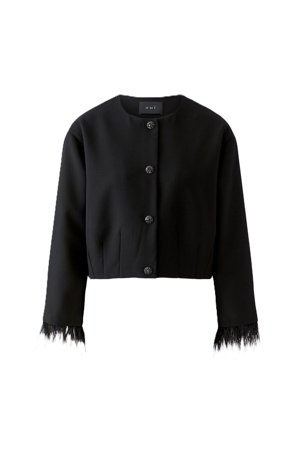 Jacke Oui in Schwarz. Kurzer Balloon Fit mit voluminöser O-Shape-Silhouette. Abknöpfbare Kunstfedern an den Ärmelsäumen. Kragenloser Rundhalsausschnitt und Knopfleiste mit funkelnden Strassknöpfen. Seitliche Eingriffstaschen.