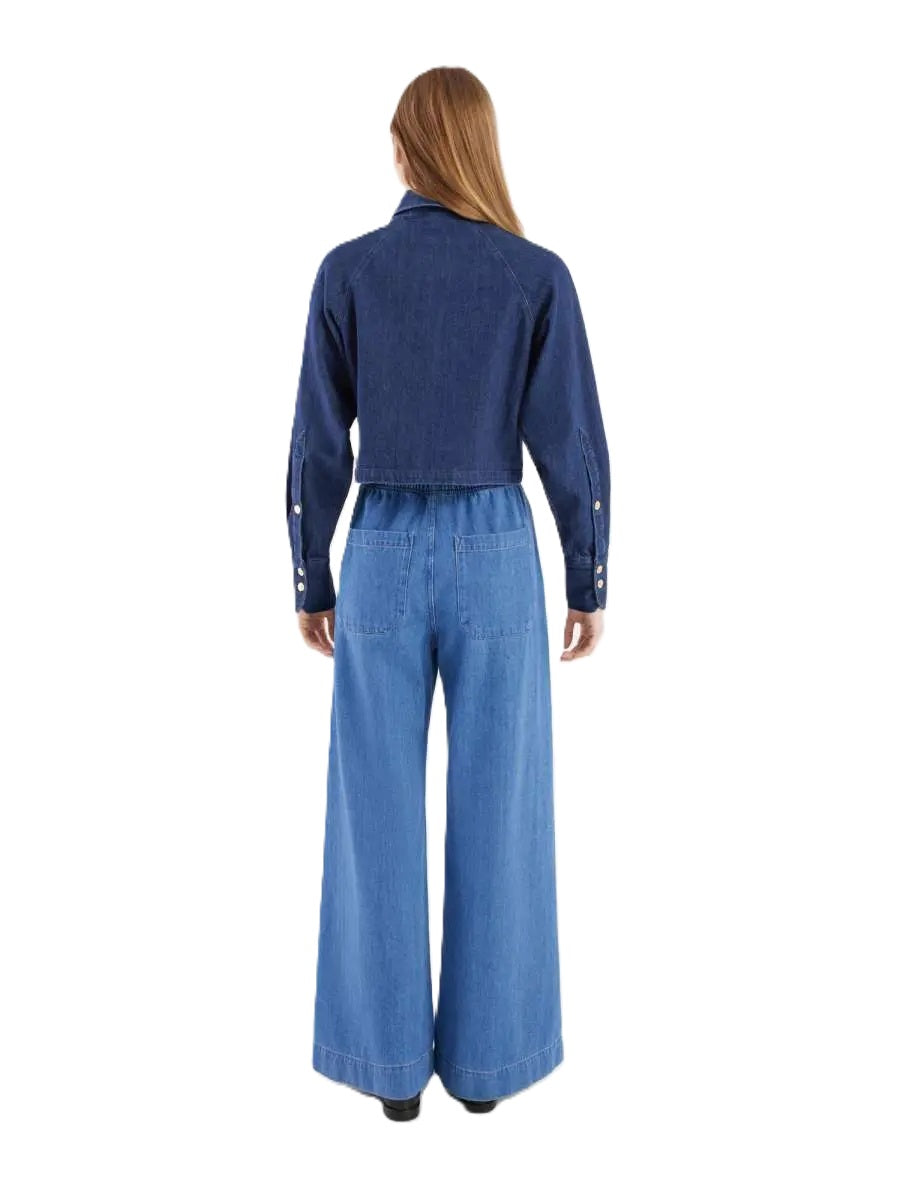 Jeansjacke Hanna von So Sue mit weitem Ärmel und Kragen. Knöpfe und verkürztem Schnitt in denim Bau. 