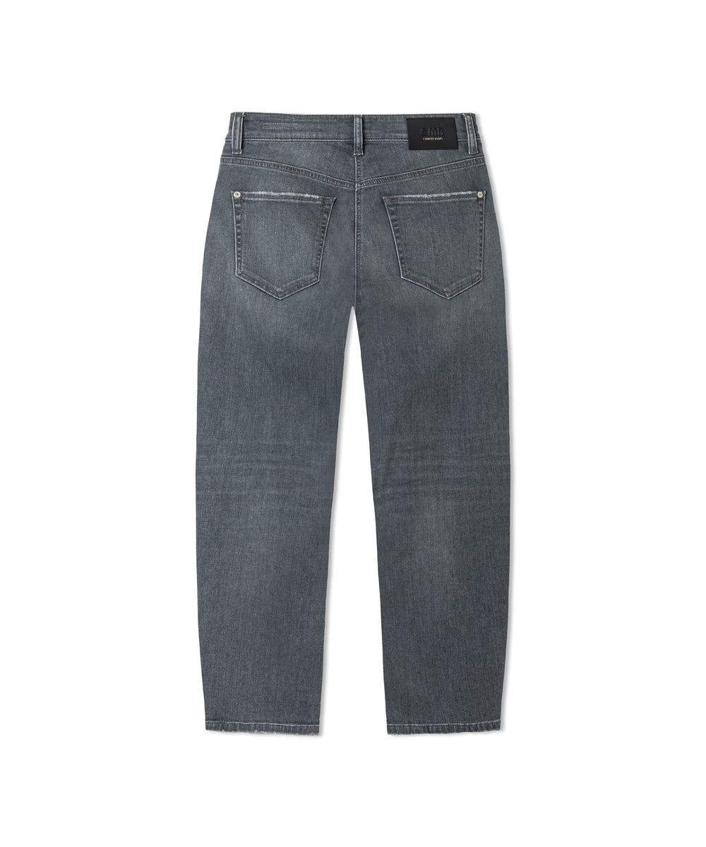 Jeans Cambio Elli in grey cosy used. Jeans in leicht verwaschenen grau. Die Jeans ist leicht verkürzt und hat ein gerades Bein. Sie hat Taschen, Knopf und Reißverschluss. Sie hat klassische Gürtelschlaufen.