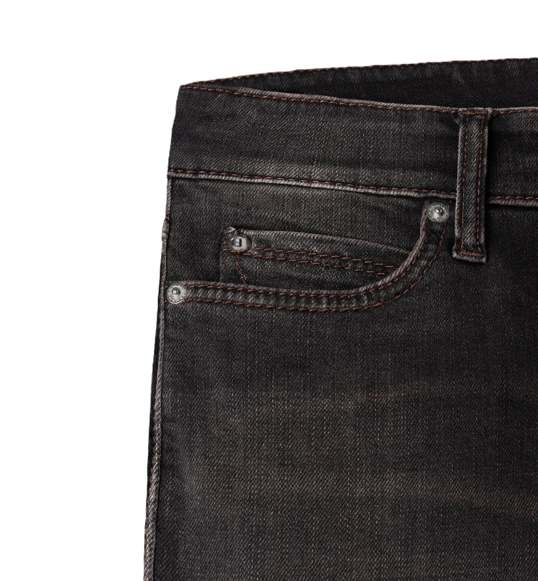 Jeans Cambio Paris Flared in Dunkelbraun. Dezente Used-Optik mit Mid-Waist und ausgestelltem Flared Leg. Klassischer Five-Pocket-Style mit kontrastierenden Steppnähten. 