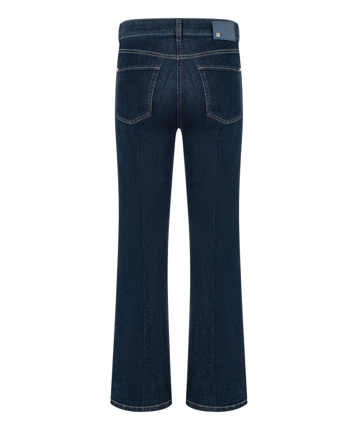 Jeans Cambio Paris flared basic rinsed washed. Super schöne und moderne Jeans in einem ungewaschenen blau. Die Jeans ist lang und schmal geschnitten und hat einen leichten Kick. Die Jeans hat eine mittlere Leibhöhe und einen Reißverschluss. Die Form ist ein 5-Pocket-Style