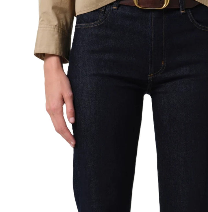Jeans Citizens of Humity Lilah Highrise Bootcut in blau. Coole und moderne highrise Jeans in einem tiefen ungewaschenem blau. Die Jeans hat ein langes Bein mit leichtem Kick. Dadurch zaubert die Jeans ein wunderschönes schmales Bein. Sie hat einen Reißverschluss. Durch den angenehmen Stretchanteil bekommt die Jeans einen sehr hohen Tragekomfort. 