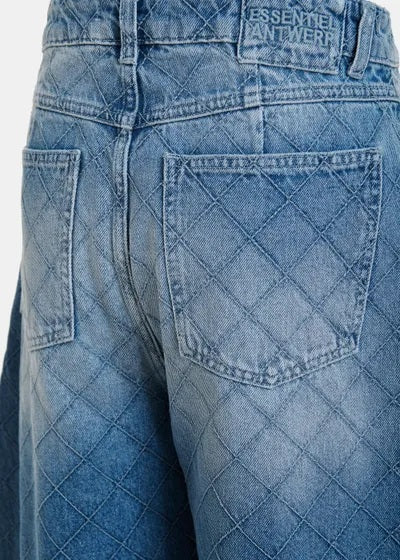 Jeans Essentiel Antwerp KATSU BARREL LEG JEANS in blau mit Rautenmuster in Barrelform. Die Jeans hat Taschen und ist weit geschnitten. 