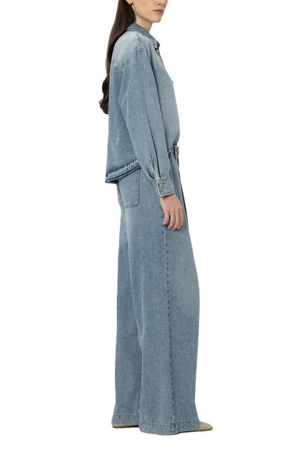 Jeans Luisa Cerano Wideleg. Jeans aus leichter Baumwoll-Lyocell-Mischung mit besonders weitem Bein, vier Taschen und Bundfalten. Als stylisher Blickfang sind am seitlichen Bund Knopfriegel angebracht.