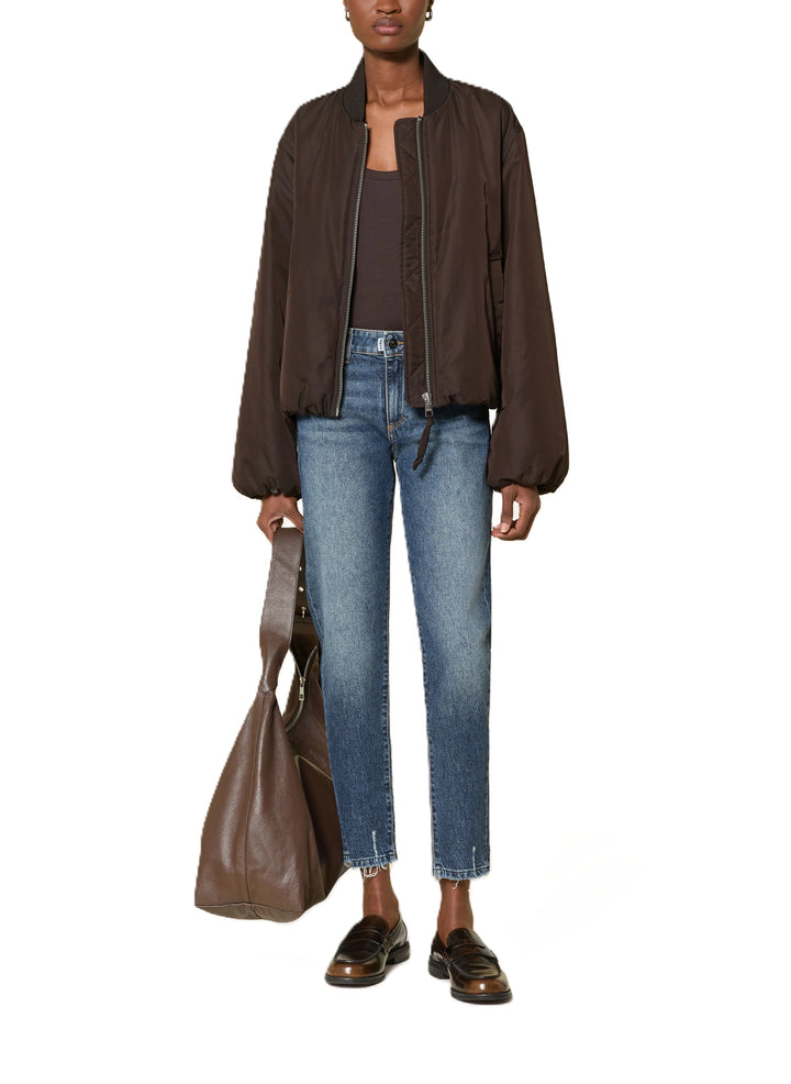 Jeans PNTS 02_THE SLIM. Jeans PNTS 02_THE SLIM. Coole Jeans in blau mit zerrisseen Stellen. Die Jeans hat ein langes und schmales Bein. Am Bund befinden sich Gürtelschlaufen. An den Beinenden sind leichte Fransen. Sie hat eine normale Leibhöhe und einen Reißverschluss.