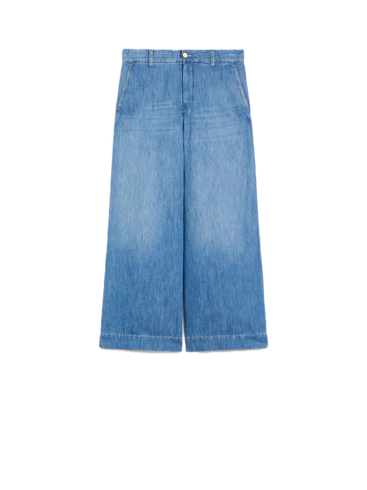 Jeans von S Max Mara MS Mastice in mittelblau. Die Jeans hat ein gerades weites Bein mit Taschen. Die Ware ist leicht und dünn. 