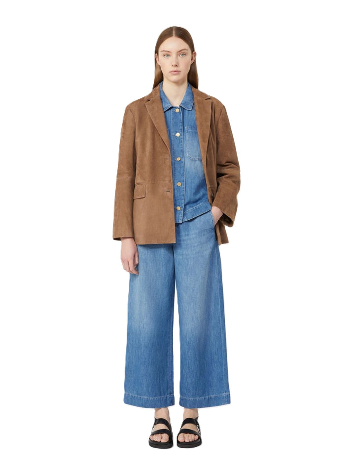 Jeans von S Max Mara MS Mastice in mittelblau. Die Jeans hat ein gerades weites Bein mit Taschen. Die Ware ist leicht und dünn. 
