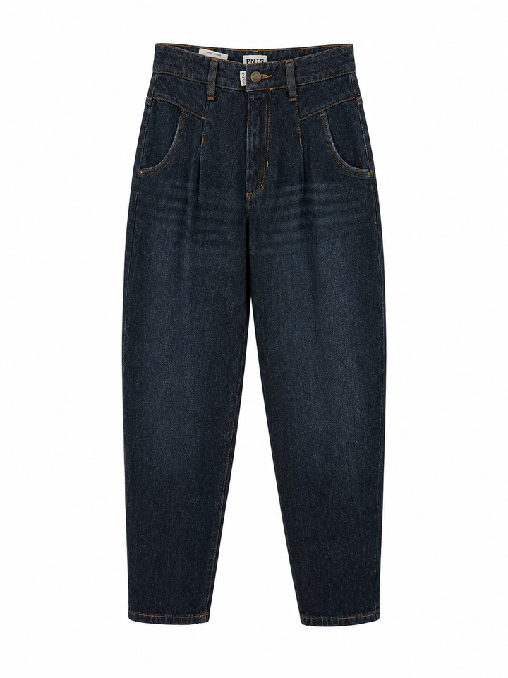Jeans PNTS 05_THE O SHAPE. Jeans in dunkelblau mit O-Shape und verkürztem Bein. Die Jeans hat Bundfalten und Taschen aus einer griffigen Qualität. 