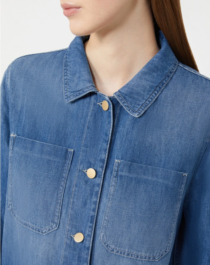 Jeansjacke S Max Mara SMMGALANTE in blau. Cooles Jeanshemd in blau mit Kragen und Nietenknöpfen. Die Jacke ist gerade und kastig geschnitten und ist der perfekte Begleiter für den Übergang, da sie aus einer Baumwolldenim-Leinenmischung ist. 