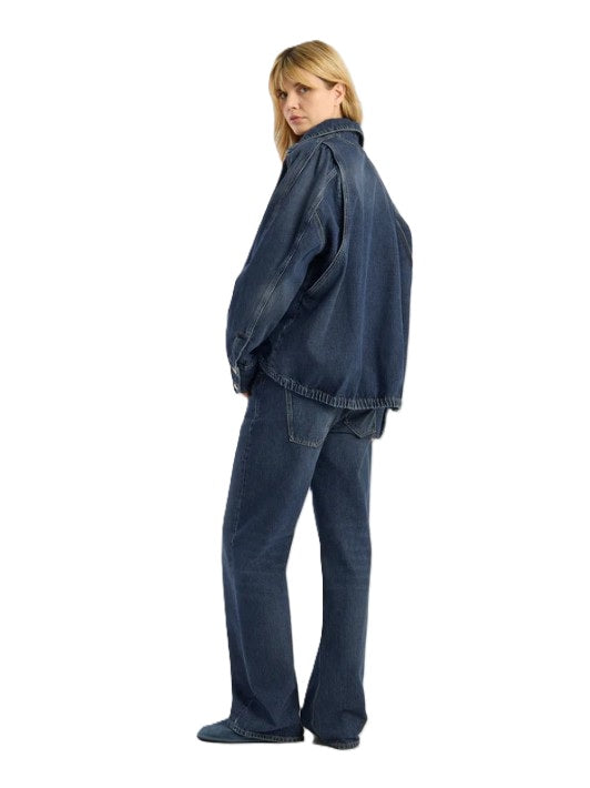 Jeansjacke SoSUE Oversized Denim Jacket Bomber in dunkelblau mit Kragen und Riegel. Goldoptikknöpfe und oversized Schnitt mit Gummizug und angesetzten Ärmeln. 